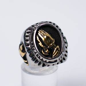 Anillo En Acero Rezo Detalle Dorado - Imagen 4