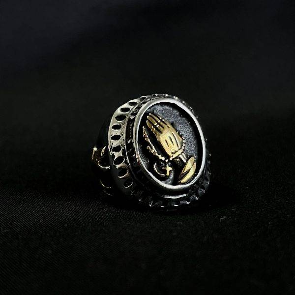 Anillo En Acero Rezo Detalle Dorado