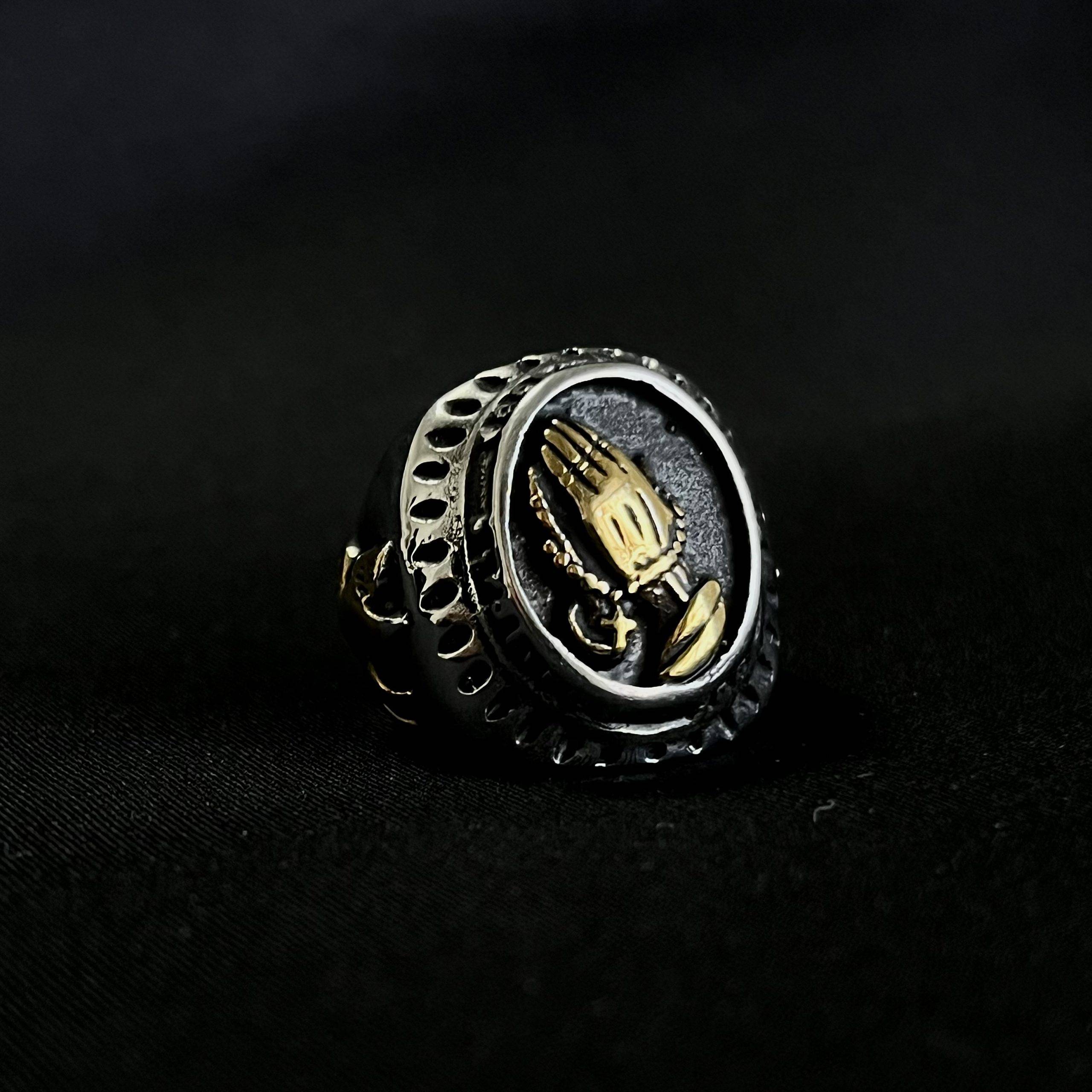 Anillo En Acero Rezo Detalle Dorado
