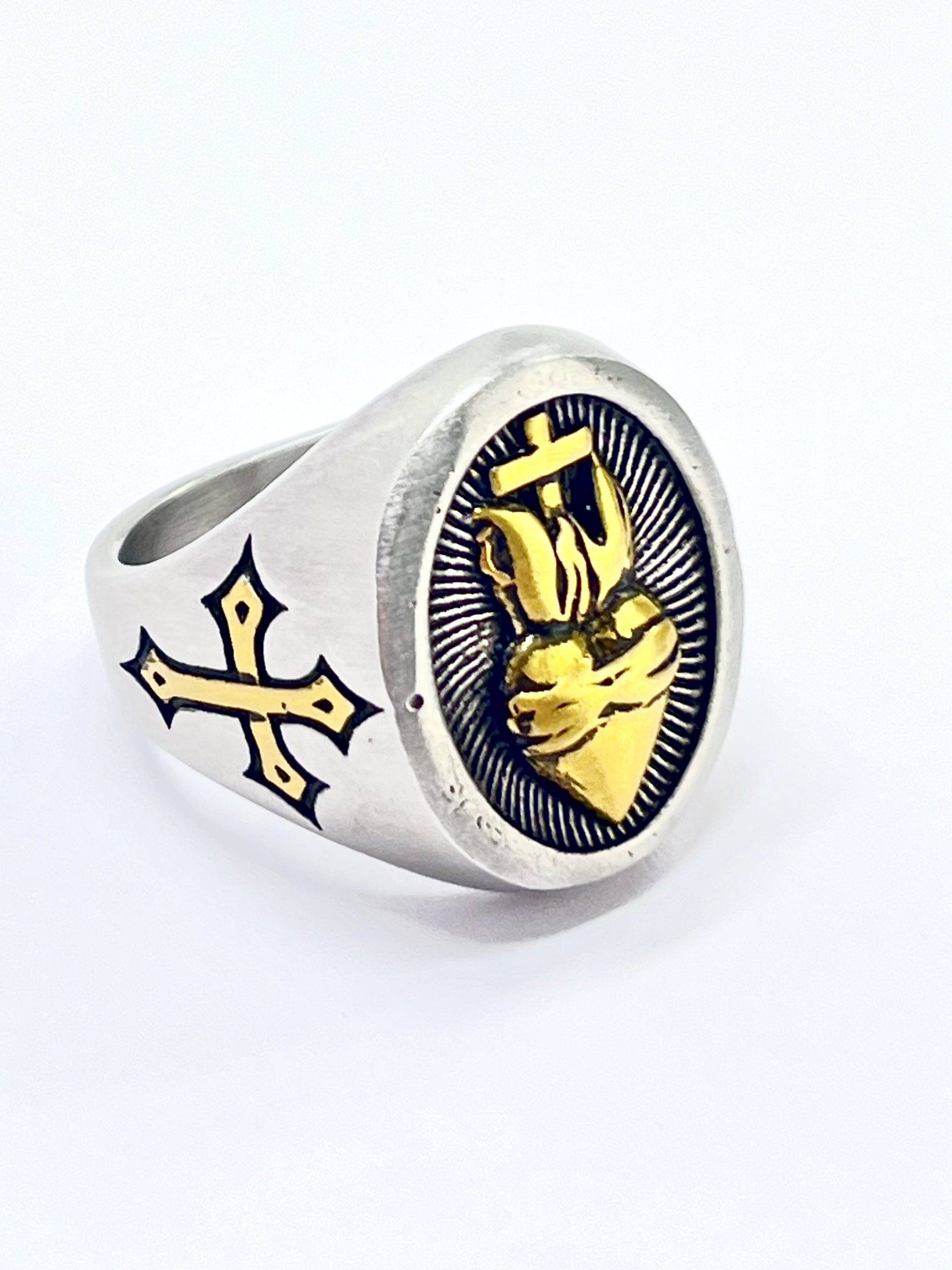 Anillo Corazón Cruz Colección Clasic Plateado Detalle Gold
