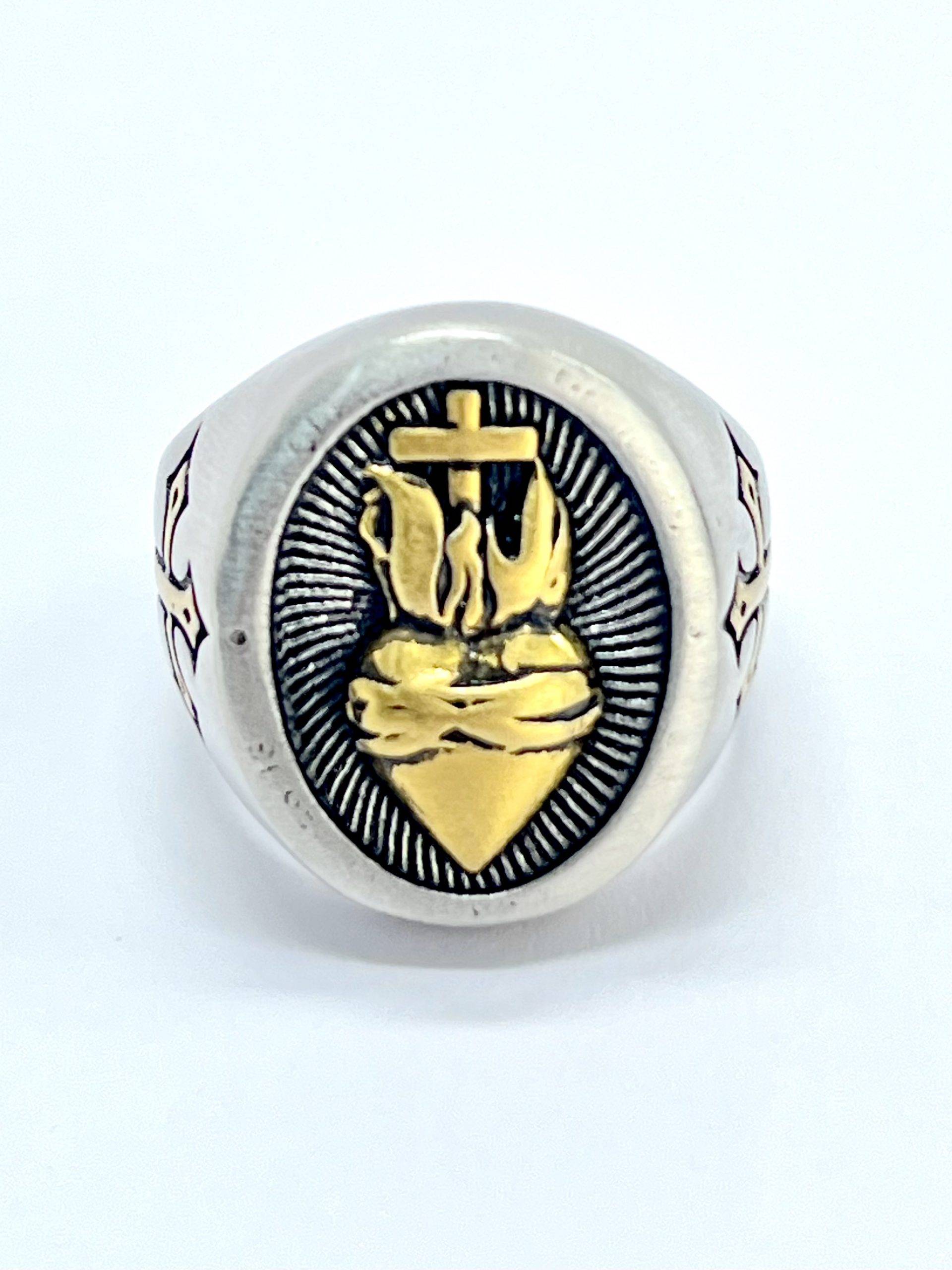 Anillo Corazón Cruz Colección Clasic Plateado Detalle Gold - Imagen 2