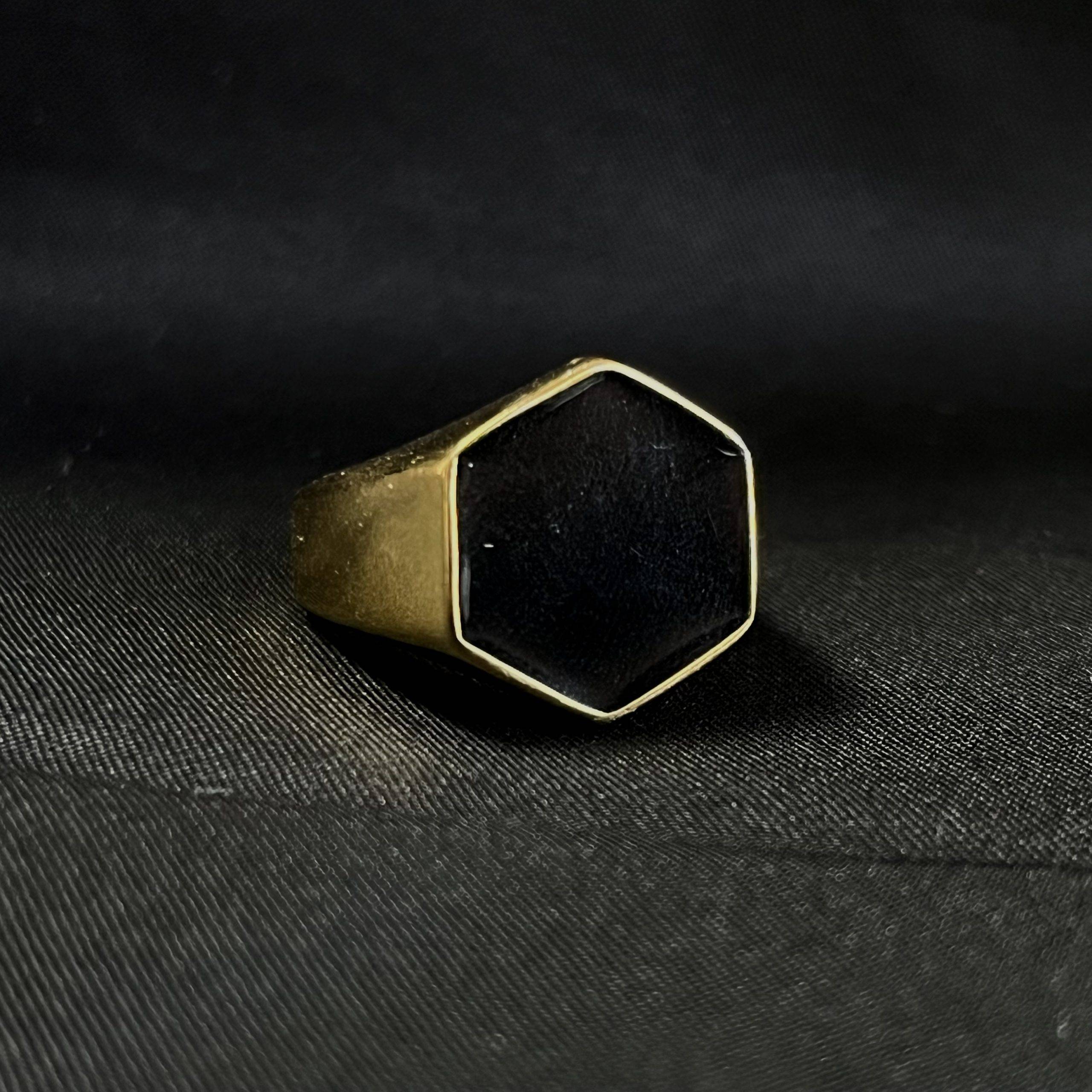 Anillo Hexagonal Piedra Onix Modelo Dorado