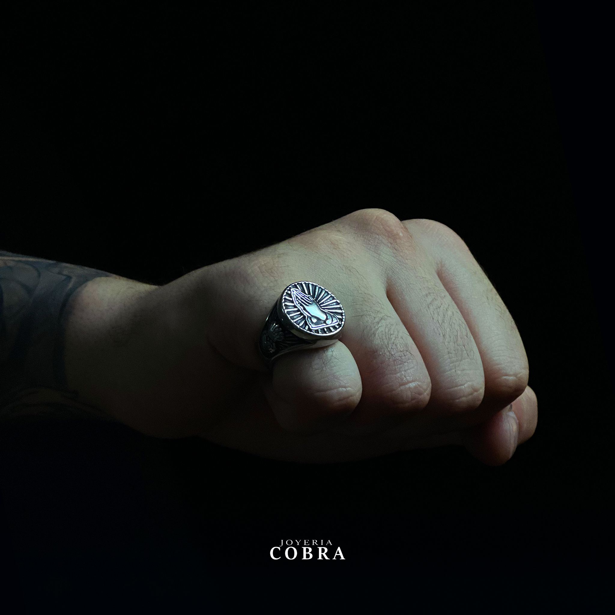 Anillo Modelo Manos Rezando Colección Religioso - Imagen 6