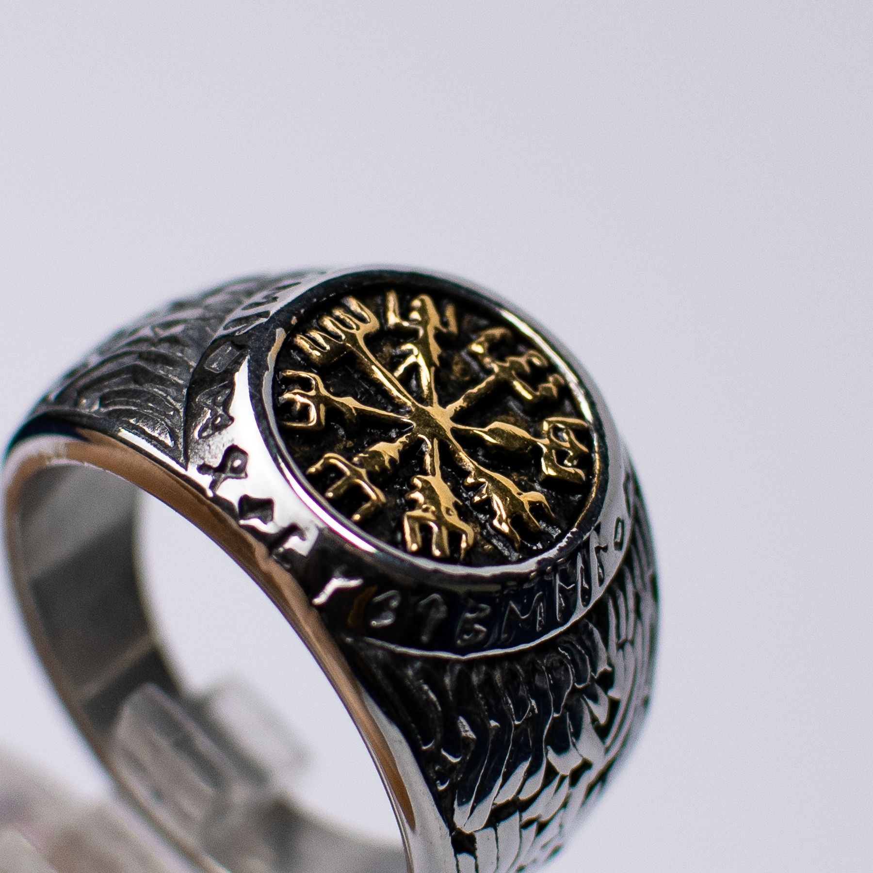 Anillo Retro Circular Vikingas Acero Inoxidable Detalle dorado - Imagen 6
