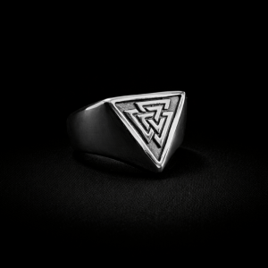 Anillo Clasic Modelo Vikingo Triangulo Inverso