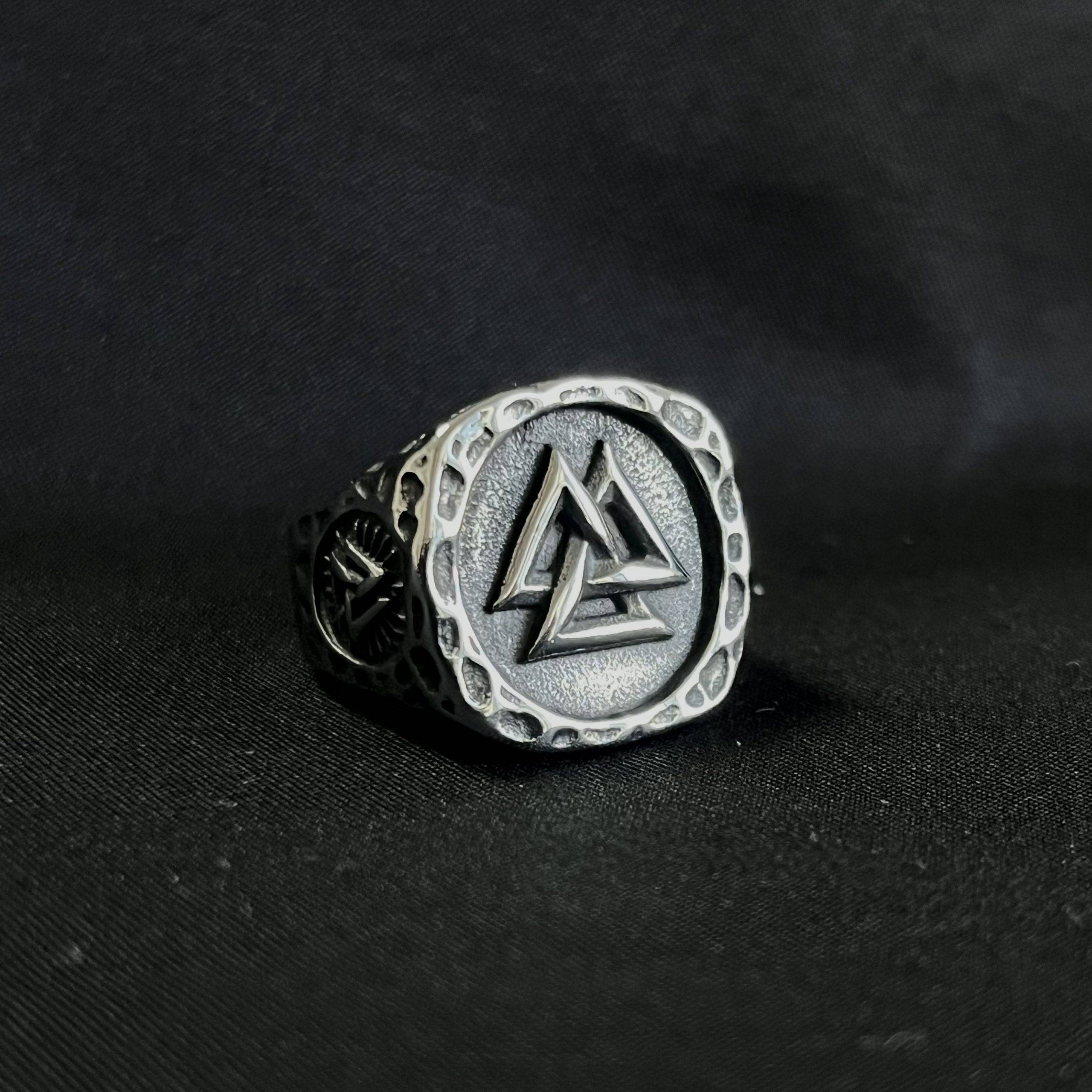 Anillo Clasic Modelo Triangular Nórdico Vikingo